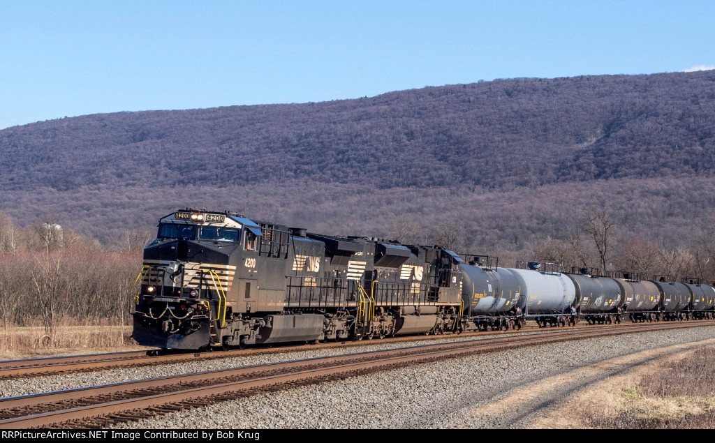 NS 4200 westbound on the point of a long manifest freight